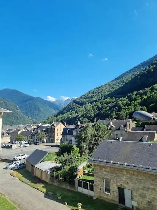 Grand T2 Centre Ville Proche Pistes Ski Et Thermes Bagneres-de-Luchon Apartment