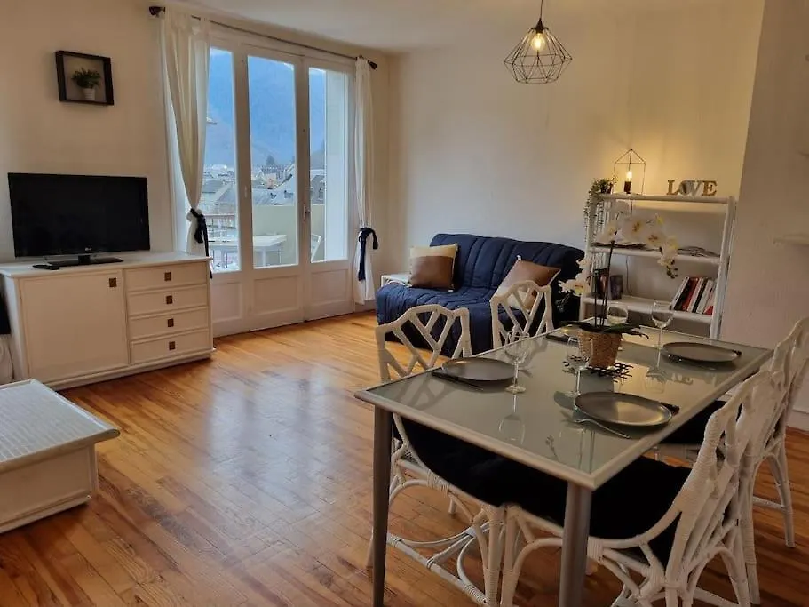 Apartment Grand T2 Centre Ville Proche Pistes Ski Et Thermes Bagneres-de-Luchon France