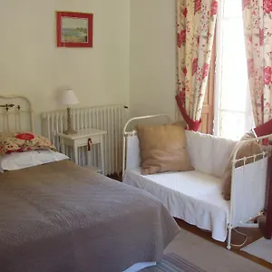Castel De La Pique Bed & Breakfast